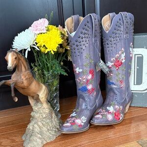 Dingo Floral Embroidered Boots in Purple